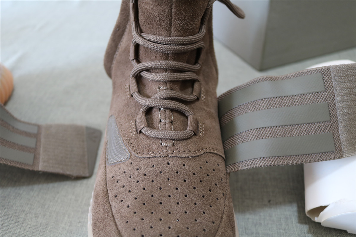 New Batch Adidas Yeezy 750 Boosts Chocolate
