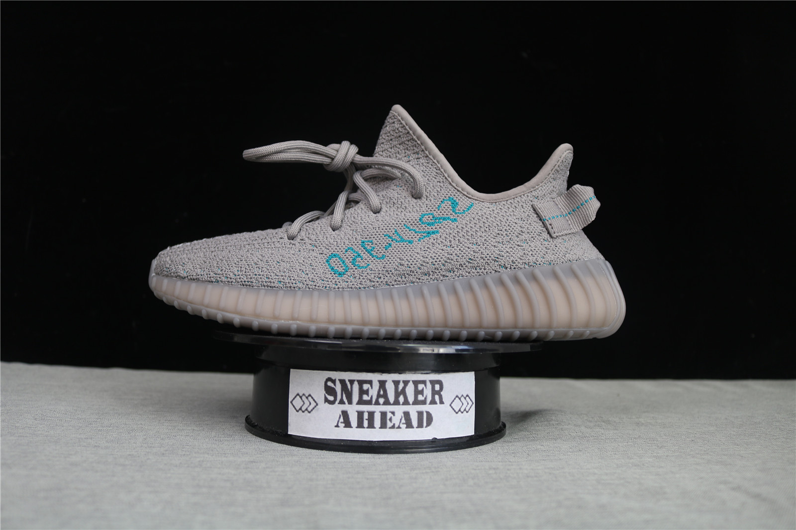 Adidas Yeezy 350 Boost V2