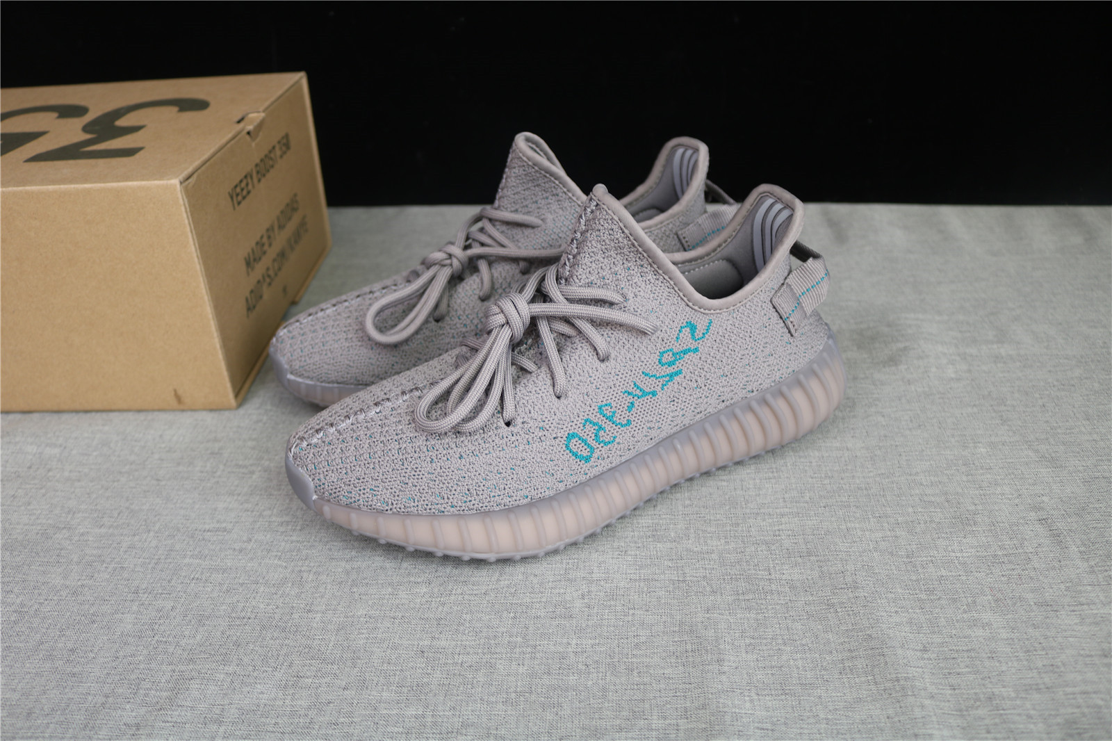 Adidas Yeezy 350 Boost V2