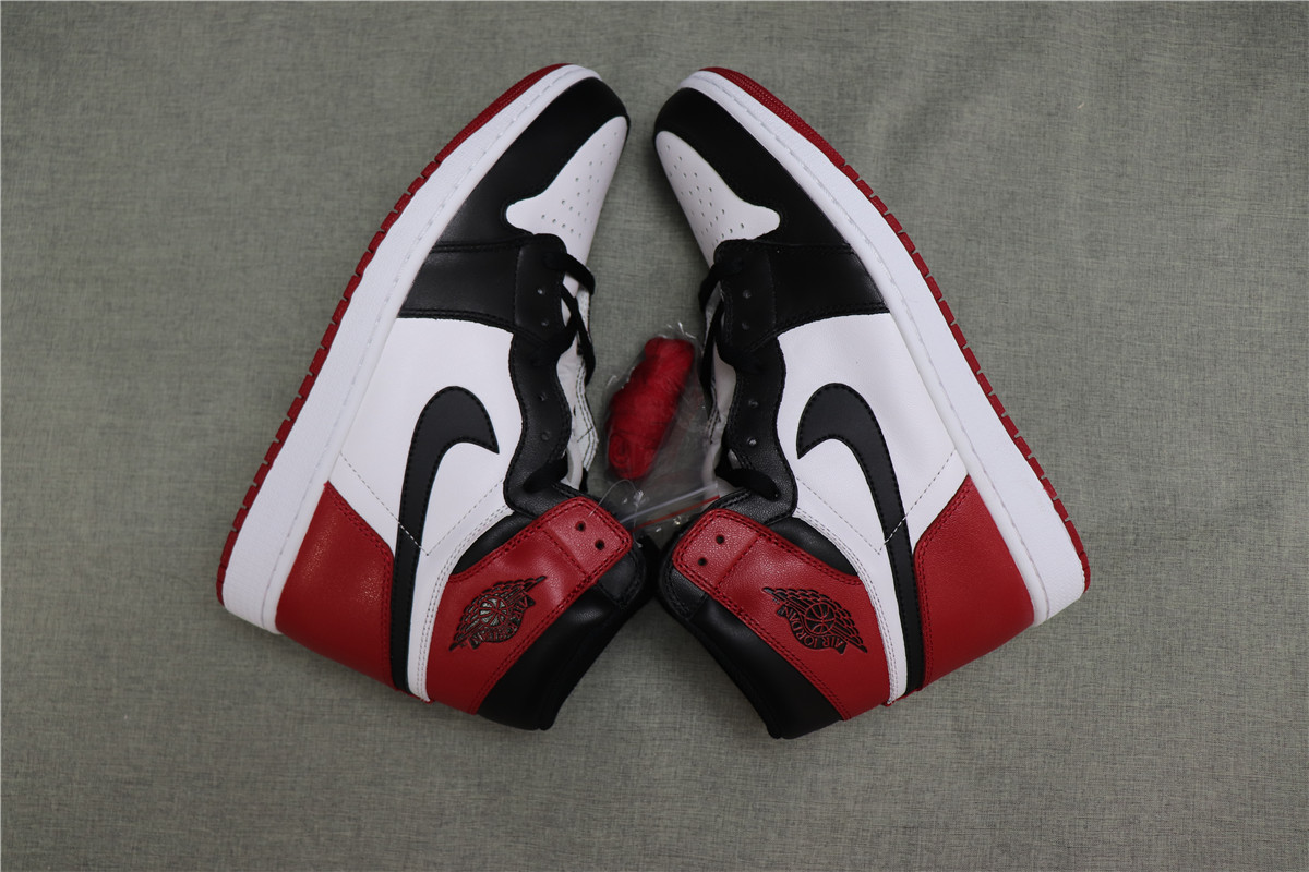 Jordan 1 Retro Black Toe (2018)