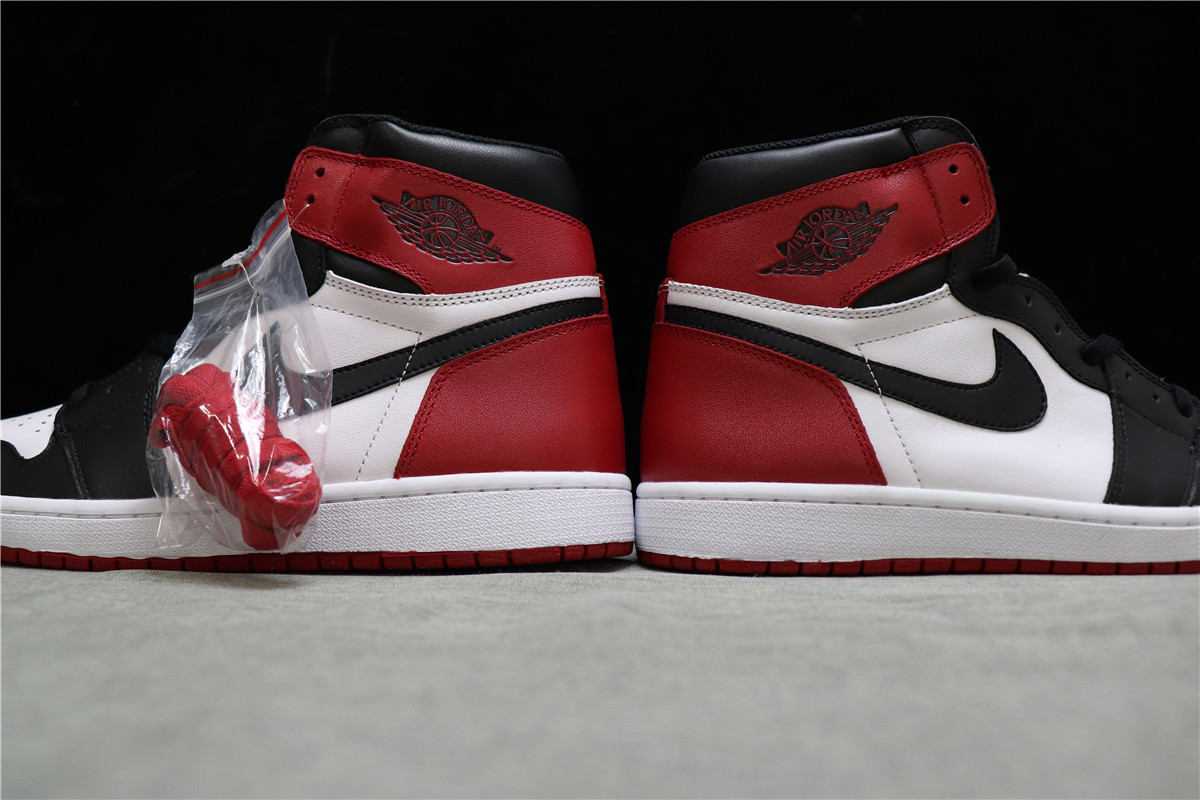 Jordan 1 Retro Black Toe (2018)