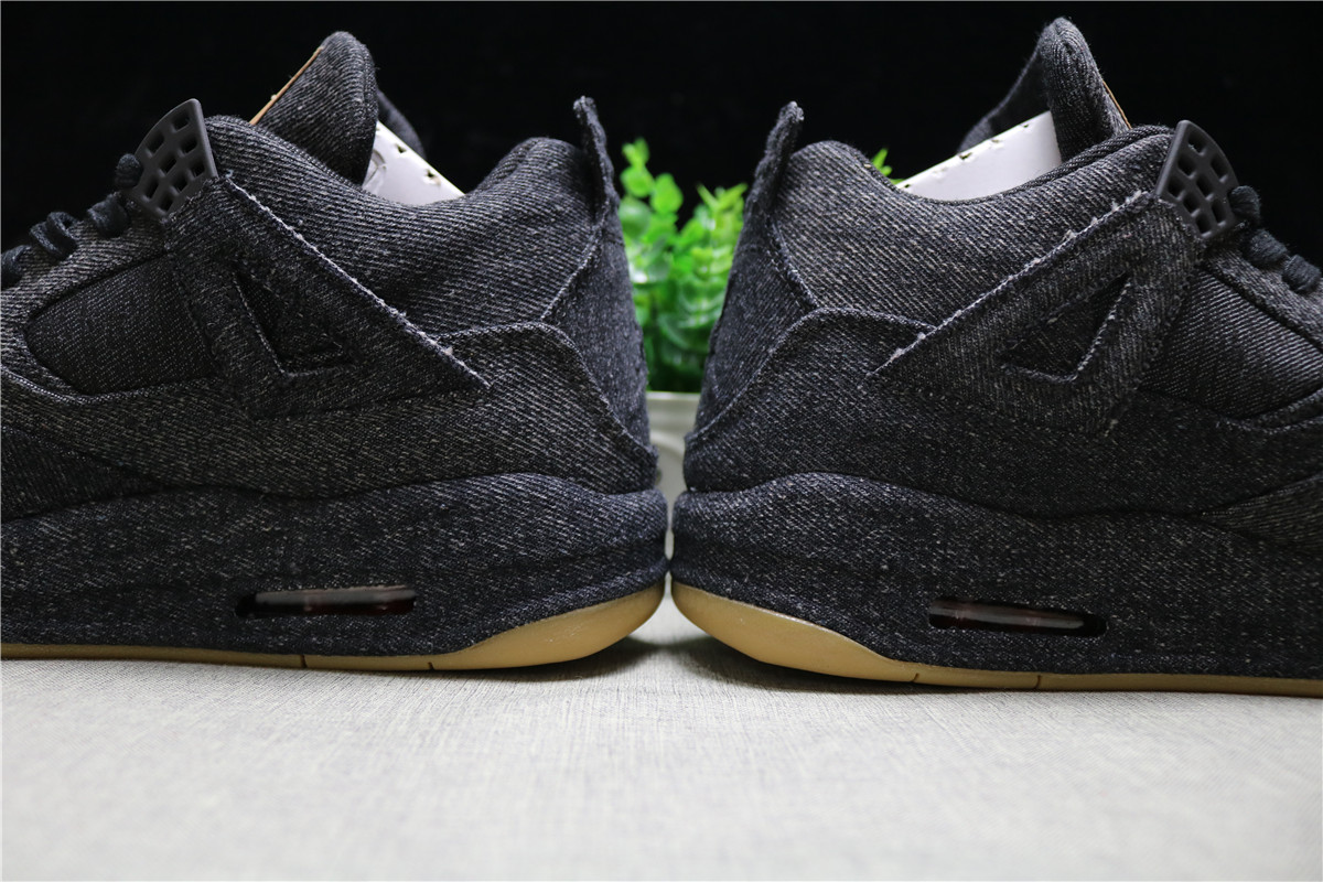 Jordan 4 Retro Levi\'s Black Levi\'s