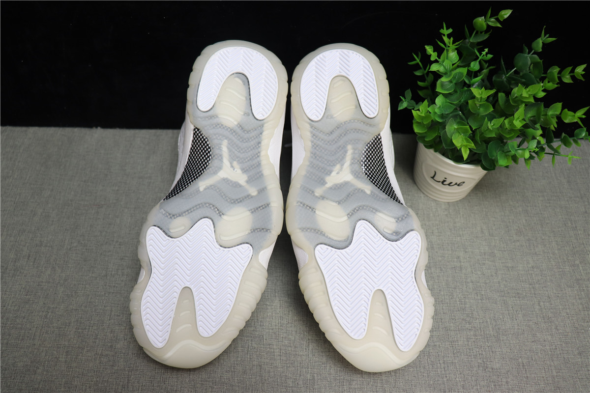 Jordan 11 Retro Low Heiress Pure Platinum (GS)
