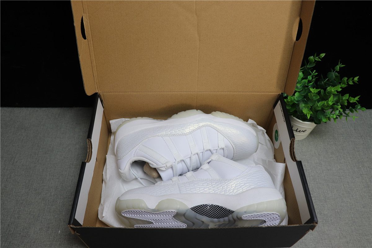 Jordan 11 Retro Low Heiress Pure Platinum (GS)