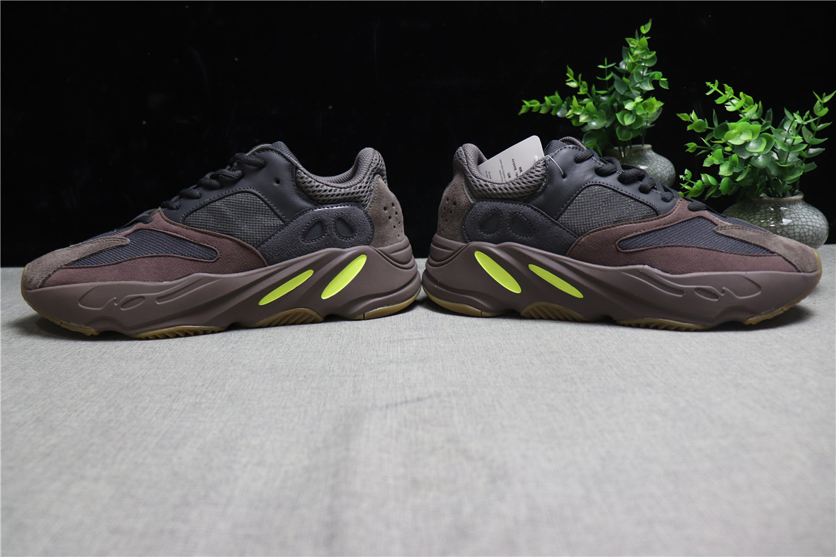 Adidas Yeezy 700 Mauve